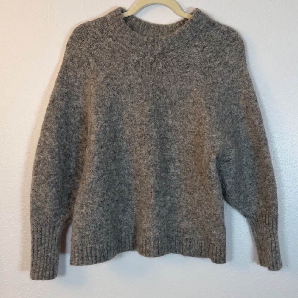 HM Gray Mohair Blend Crew Neck Sweater Womens Size XS Relaxed Raglan Sleeve Knit